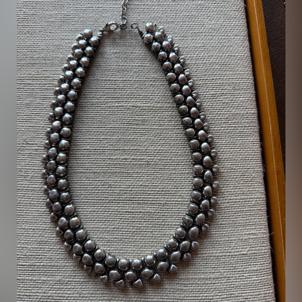 Metal Pointus Silver Beaded Collar Necklace 16-18 inches previously worn